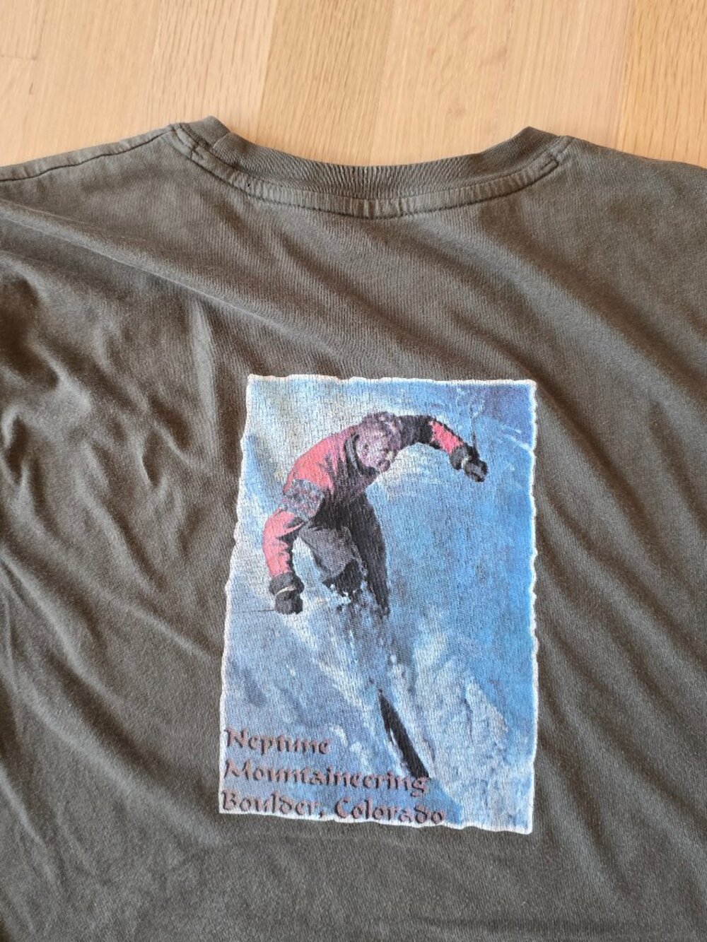 Vintage Ouray Neptune Mountaineering Green T Shirt Size Small Boulder, Colorado